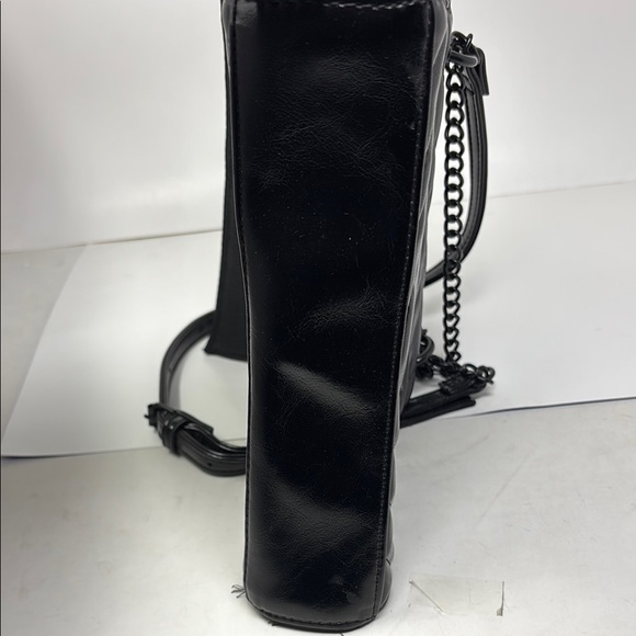 Forever 21 Quilted Crossbody Bag with Chain Strap 
Small black rigid - Picture 8 of 8